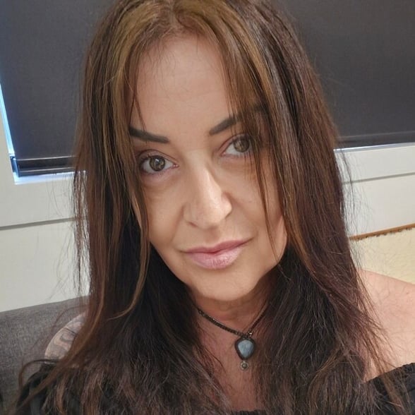 Niki Medium