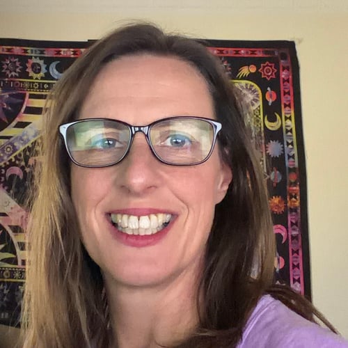 Sara J – Psychic Tarot